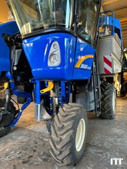 Grape harvesting machine New Holland 8030L - 2