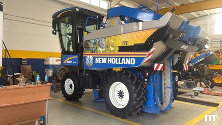 Grape harvesting machine New Holland 9030L - 1