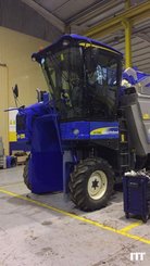 Grape harvesting machine New Holland VX7090 - 1